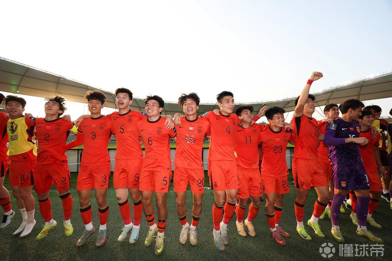 开云体育官网app-苏东：今晚U23国足不要打对攻，要贯彻大脚加身体&amp;amp;二点加定位