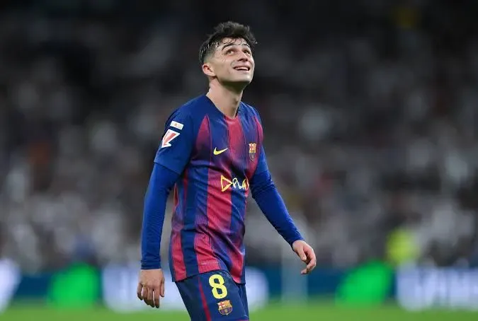 开云app官方下载-佩德里半场数据：2次关键传球，传球成功率88%，12次推进